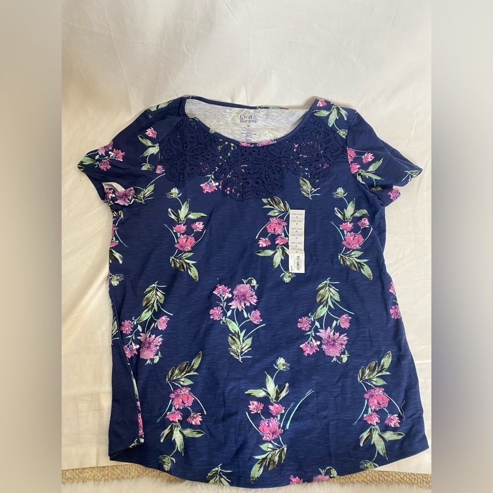 Croft & Barrow women short sleeve shirt size medium